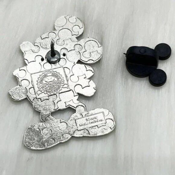 🔮 5/$25‎ Disney Mickey Mouse Pride Rainbow Silhouette Pin - Picture 3 of 3